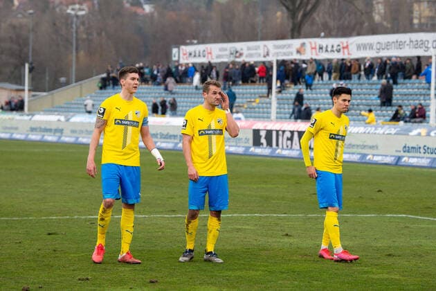 3. Liga Saison 2019 2020 27. Spieltag am 7.3.2020 FC Carl Zeiss Jena vs 1860 München v.li. sichtbar enttäuscht nach der Niederlage Dominic Volkmer (Jena), Julian Günther-Schmidt (Jena) und Raphael Obermair (Jena) Ernst Abbe Sportfeld