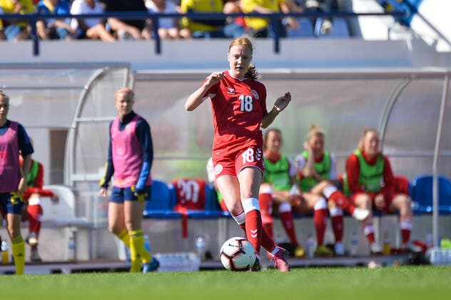 Pass von Sara Holmgaard (Dänemark) Lagos, Portugal, 07.03.2020, 07.03.2020, Lagos, Fussball, Algarve Cup, Schweden - Dänemark