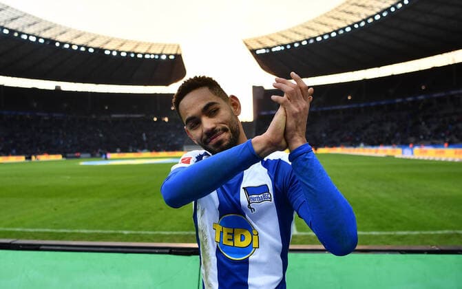 Matheus Santos Carneiro da Cunha (Hertha BSC), klatscht nach dem Spiel den Fans zu Hertha BSC Berlin - SV Werder Bremen 1. Bundesliga 2019 2020, 1. BL, 1. Bundesliga, DFL, Fußball, Fussball, soccer, Herren, Männer, Maenner, Deutschland, Germany Berlin, 7.3.2020, Olympiastadion DFL REGULATIONS PROHIBIT ANY USE OF PHOTOGRAPHS AS IMAGE SEQUENCES AND OR QUASI-VIDEO