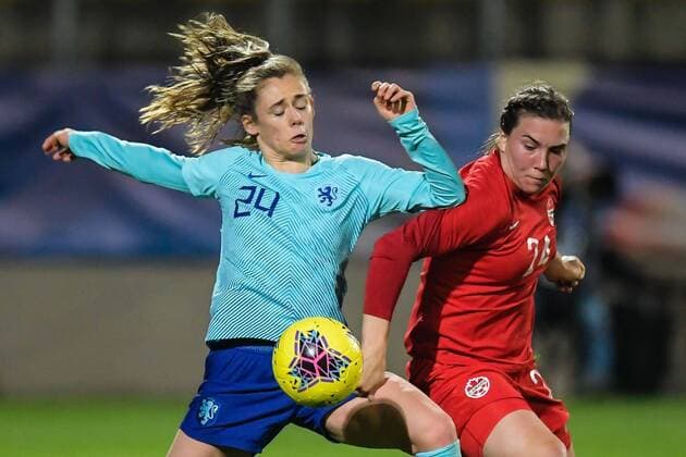 (L-R) Joelle Smits of Netherlands women, Vanessa Gilles of Canada women during the women s International Friendly, Länderspiel, Nationalmannschaft Tournoi de France match between Canada and The Netherlands at Stade de l Epopeeon March 07, 2020 in Calais, France International Friendly 2019 2020 xVIxANPxSportx xGerritxvanxKeulenxIVx 407875538