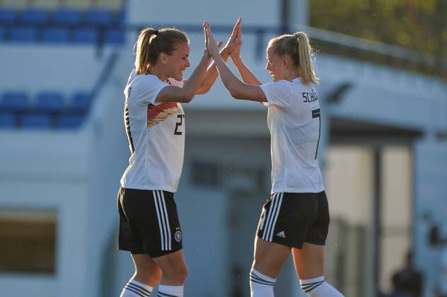 Bilder des Jahres 2020, Sport 03 März Sport Bilder des Tages Torjubel Deutschland, Lena Petermann (Deutschland), Lea Schüller (Deutschland) Lagos, Portugal, 07.03.2020, 07.03.2020, Lagos, Fussball, Algarve Cup, Deutschland - Norwegen, DFB DFL REGULATIONS PROHIBIT ANY USE OF PHOTOGRAPHS AS IMAGE SEQUENCES AND OR QUASI-VIDEO. *** Torjubel Deutschland, Lena Petermann Deutschland , Lea Schüller Deutschland Lagos, Portugal, 07 03 2020, 07 03 2020, Lagos, Football, Algarve Cup, Germany Norway, DFB DFL REGULATIONS PROHIBIT ANY USE OF PHOTOGRAPHS AS IMAGE SEQUENCES AND OR QUASI VIDEO xklx