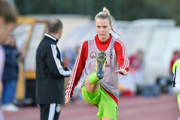 Merle Frohms (Torwart Deutschland) beim Aufwärmen Lagos, Portugal, 07.03.2020, 07.03.2020, Lagos, Fussball, Algarve Cup, Deutschland - Norwegen, DFB DFL REGULATIONS PROHIBIT ANY USE OF PHOTOGRAPHS AS IMAGE SEQUENCES AND OR QUASI-VIDEO.