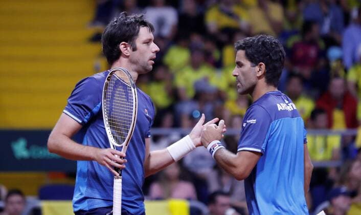 Argentine tennis players Maximo Gonzalez (R) and Horacio Zeballos (L) celebrate a point against the Colombians Juan Sebastian Cabal and Robert Farah, in a match amid the qualifying round of the 2020 Davis Cup at the Palacio de los Deportes in Bogota, Colombia, 07 March 2020. Colombia - Argentina: Cabal and Farah vs. Gonzalez and Zeballos !ACHTUNG: NUR REDAKTIONELLE NUTZUNG!  Copyright: xMAURICIOxDUEÑASxCASTAÑEDAx AME2074 20200307-637192107459603206