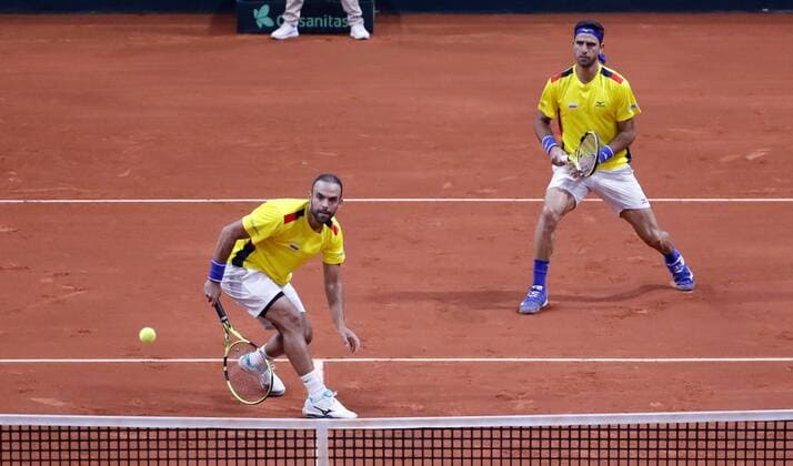 Colombian tennis players Juan Sebastian Cabal (L) and Robert Farah (R) return a ball against the Argentines Maximo Gonzalez and Horacio Zeballos, in a match amid the qualifying round of the 2020 Davis Cup at the Palacio de los Deportes in Bogota, Colombia, 07 March 2020. Colombia - Argentina: Cabal and Farah vs. Gonzalez and Zeballos !ACHTUNG: NUR REDAKTIONELLE NUTZUNG!  Copyright: xMAURICIOxDUEÑASxCASTAÑEDAx AME2071 20200307-637192108761687184
