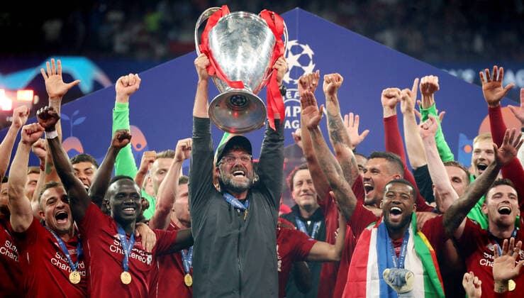 UEFA Champions League Finale 2019 Tottenham Hotspurs - FC Liverpool Spanien, Madrid, 01.06.2019, Fussball, UEFA Champions League, Saison 2018 2019, Finale in Madrid, Tottenham Hotspurs - FC Liverpool (0:2): Jürgen Klopp (Trainer FC Liverpool) nach dem Gewinn der CL mit dem Pokal Trophäe, DFL DFB REGULATIONS PROHIBIT ANY USE OF PHOTOGRAPHS AS IMAGE SEQUENCES AND OR QUASI-VIDEO.