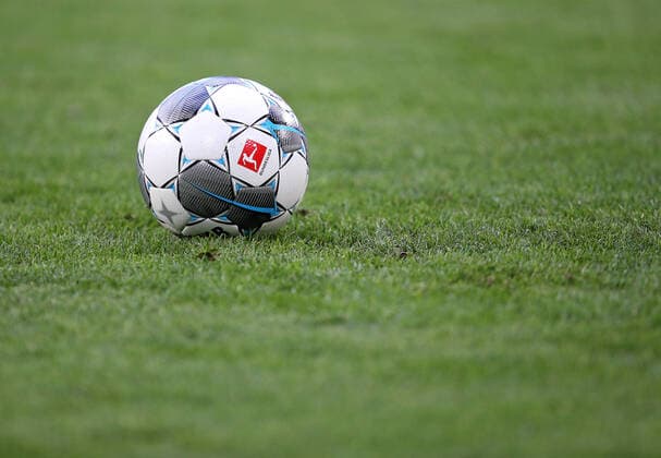 07.03.2020, Fussball 1. Bundesliga 2019 2020, 25. Spieltag, VfL Wolfsburg - RB Leipzig, in der Volkswagen Arena Wolfsburg. Derbystar Bundesliga Spielball Feature ***DFL and DFB regulations prohibit any use of photographs as image sequences and or quasi-video.*** *** 07 03 2020, Football 1 Bundesliga 2019 2020, 25 matchday, VfL Wolfsburg RB Leipzig, in the Volkswagen Arena Wolfsburg Derbystar Bundesliga Spielball Feature DFL and DFB regulations prohibit any use of photographs as image sequences and or quasi video