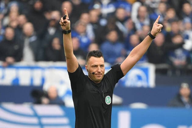 07.03.2020, xmeix, 1.Fussball Bundesliga, FC Schalke 04 - TSG 1899 Hoffenheim, emspor, v.l. Schiedsrichter Sven Jablonski (DFL DFB REGULATIONS PROHIBIT ANY USE OF PHOTOGRAPHS as IMAGE SEQUENCES and or QUASI-VIDEO) Gelsenkirchen