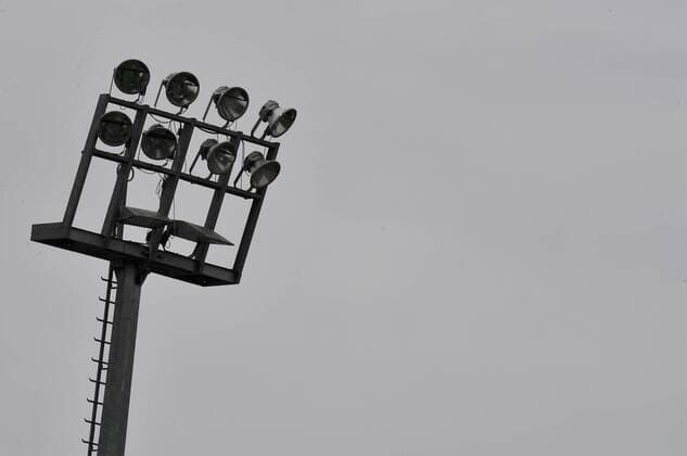 08.03.2020 - Fussball Amateurfussball - Saison 2019 2020 - Landesliga - 23. Spieltag: SC 04 Schwabach - 1. SC Feucht - MeZi - Feature Impression Symbolbild Symbolfoto - Flutlicht Flutlichtmast