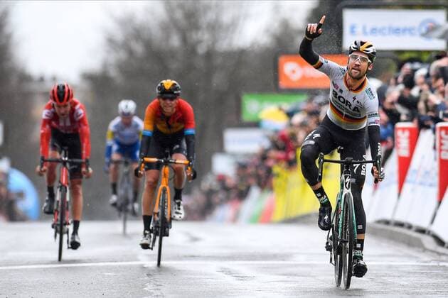 Bilder des Jahres 2020, Sport 03 März Sport Bilder des Tages PLAISIR, FRANCE - MARCH 8 : SCHACHMANN Maximilian (GER) of BORA - HANSGROHE at the arrival of stage 1 of the 78th edition of the Paris - Nice cycling race, a stage of 154km with start and finish in Plaisir on March 08, 2020 in Plaisir, France, 8 03 2020 ( Photo by q 1q Photo News CYCLISME : Paris - Nice 2020 - stage 1 - 08 03 2020 PHOTONEWS PANORAMIC  775375253