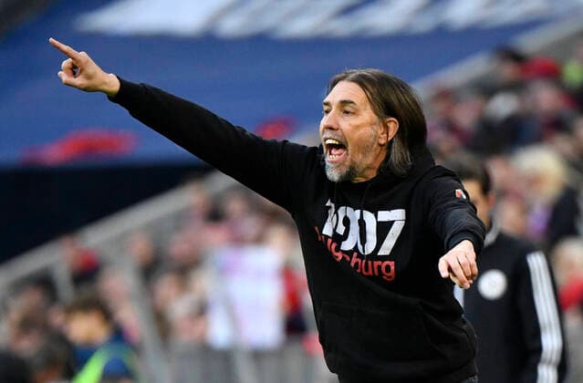 Trainer Coach Martin Schmidt FC Augsburg FCA Gestik, Geste am Spielfeldrand FC Bayern München FCB vs FC Augsburg FCA 08.03.2020 Aktionsspieltag Wir lieben Fußball Traditionstrikot Traditionstrikots 120 Jahre FCB DFL REGULATIONS PROHIBIT ANY USE OF PHOTOGRAPHS AS IMAGE SEQUENCES AND OR QUASI-VIDEO FC Bayern München FCB vs FC Augsburg FCA