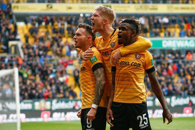 08.03.2020, xtgx, Fussball 2. Bundesliga, SG Dynamo Dresden - FC Erzgebirge Aue emspor, v.l. Simon Makienok (Dresden, 13), Simon Makienok (Dresden, 13), Godsway Donyoh (Dresden, 25) Jubel, Torjubel, jubelt ueber das Tor, celebrate the goal, celebration (DFL DFB REGULATIONS PROHIBIT ANY USE OF PHOTOGRAPHS as IMAGE SEQUENCES and or QUASI-VIDEO) Dresden