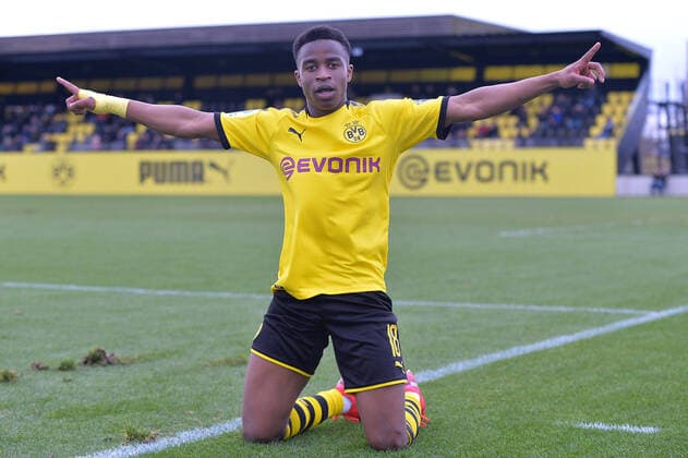 Fußball A-Junioren Bundesliga Borussia Dortmund U19 - Rot-Weiß Oberhausen U19 am 08.03.2020 im Fußballpark Hohenbuschei in Dortmund Torjubel zum 2:0 durch Youssoufa Moukoko ( Dortmund ) DFB regulations prohibit any use of photographs as image sequences and or quasi-video. *** Football A Juniors Bundesliga Borussia Dortmund U19 Red White Oberhausen U19 on 08 03 2020 at the soccer park Hohenbuschei in Dortmund goal celebration for 2 0 by Youssoufa Moukoko Dortmund DFB regulations prohibit any use of photographs as image sequences and or quasi video xHDx