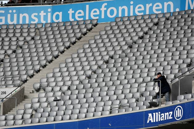 Geisterspiele in der Bundesliga wegen Corona stehen unmittelbar bevor! DFL hat den Klubs die Tür weit geöffnet, wegen des Coronavirus Spiele unter Ausschluss der Öffentlichkeit abzuhalten. Zuvor hatte das Gesundheitsminister Spahn angeregt. Der Ligaverband schränkt das aber ein. archiv aus: 20.02.2010, Allianz Arena, Muenchen, GER, 2 FBL 09 10, TSV 1860 Muenchen vs Alemannia Aachen, im Bild Leere Tribüne im Stadion , *** Ghost games in the Bundesliga because of corona are imminent DFL has opened the door wide to the clubs, because of the corona virus to hold games in camera Previously, the Minister of Health Spahn had suggested The League Association restricts the but an archive from 20 02 2010, Allianz Arena, Munich, GER, 2 FBL 09 10, TSV 1860 Munich vs Alemannia Aachen, in the picture Empty stands in the stadium , nordphotoStraubmeier nordphoto