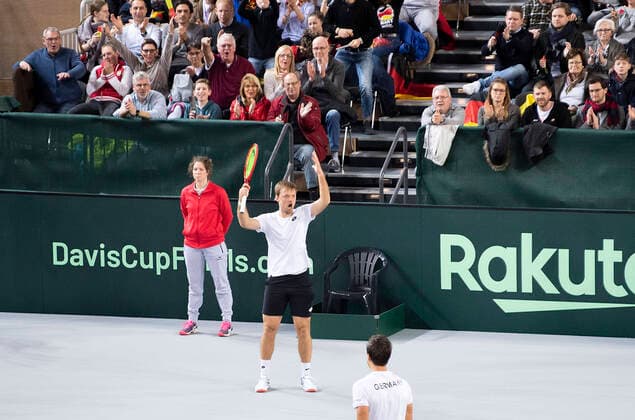 Kevin KRAWIETZ l. (GER) und Andreas MIES (GER) animieren die Zuschauer. Kevin KRAWIETZ (GER) Andreas MIES (GER) vs. Ilja IWASCHKA (Ilya IVASHKA, BLR) Andrei WASSILEWSKI (VASILEVSKI, BLR) 6:4 7:6, am 07.03.2020 Tennis Davis Cup Qualifikationsrunde, Deutschland (GER) - Weissrussland (BLR), vom 06.03. - 07.03.2020 in Duesseldorf Deutschland. Â