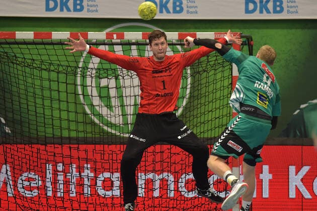 04-03-2020 pmk NC115970 Handball Herren Bundesliga Saison 2019 2020 TSV GWD Minden - THW Kiel Siebenmeter Niklas LANDIN JACOBSEN (01) -Torwart- Kiel Christoffer RAMBO (09) Minden