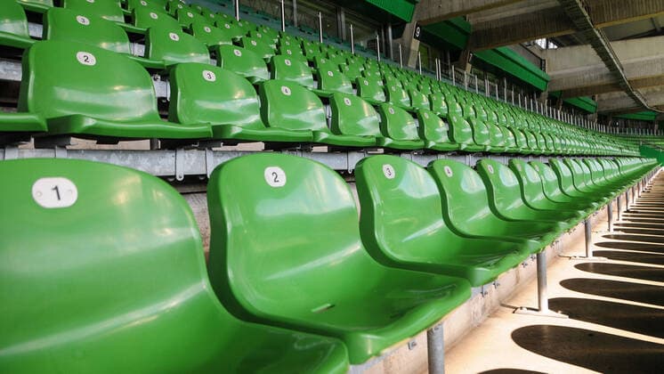 Als Vorsichtsmaßnahme vor der Ausbreitung des Coronavirus werden Fußballspiele ohne Publikum diskutiert, hier im Bild: Leere Plätze, leere, Sitze, leeres Stadion, leere Sitzschalen, Sitze, Plätze, Sitzreihe, im wohninvestWESERSTADION, Weserstadion, 09.03.2020, Bremen (Deutschland), Fussball, Bundesliga, wohninvestWESERSTAION, SV Werder Bremen *** As a precaution against the spread of the coronavirus, football matches without an audience are discussed, here in the picture Empty seats, empty, seats, empty stadium, empty seats, seats, seats, row of seats, in the wohninvestWESERSTADION, Weserstadion, 09 03 2020, Bremen Germany , Football, Bundesliga, wohninvestWESERSTAION, SV Werder Bremen xobx