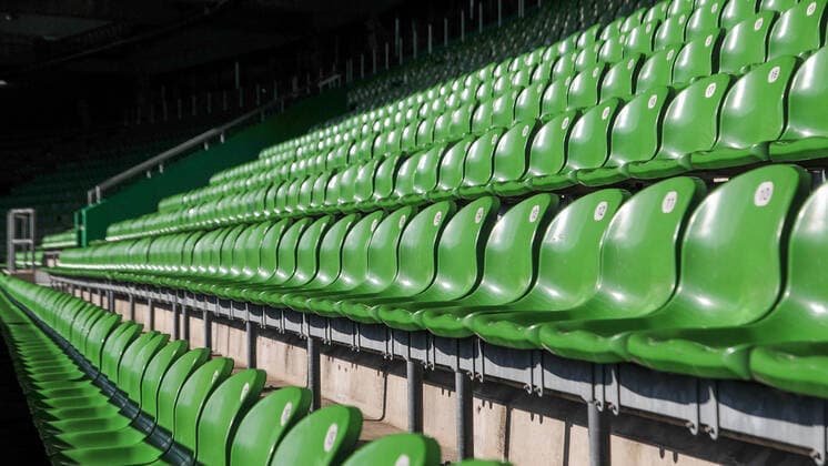 Als Vorsichtsmaßnahme vor der Ausbreitung des Coronavirus werden Fußballspiele ohne Publikum diskutiert, hier im Bild: Leere Plätze, leere, Sitze, leeres Stadion, leere Sitzschalen, Sitze, Plätze, Sitzreihe, im wohninvestWESERSTADION, Weserstadion, 09.03.2020, Bremen (Deutschland), Fussball, Bundesliga, wohninvestWESERSTAION, SV Werder Bremen *** As a precaution against the spread of the coronavirus, football matches without an audience are discussed, here in the picture Empty seats, empty, seats, empty stadium, empty seats, seats, seats, row of seats, in the wohninvestWESERSTADION, Weserstadion, 09 03 2020, Bremen Germany , Football, Bundesliga, wohninvestWESERSTAION, SV Werder Bremen xobx