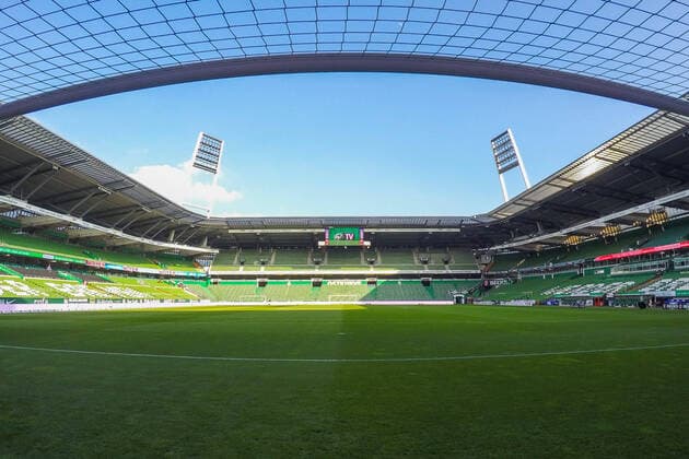 Als Vorsichtsmaßnahme vor der Ausbreitung des Coronavirus werden Fußballspiele ohne Publikum diskutiert, hier im Bild: Das leere Weser-Stadion vor dem Bundesligaspiel, Spiel, Symbolfoto, Symbolbild Fussball, Fußball, Stadion, Fussballstadion, Spielfeld, Tribünen, leer, 04.04.2017, Bremen (Deutschland), Fussball, Bundesliga, wohninvestWESERSTAION, SV Werder Bremen *** As a precautionary measure against the spread of the coronavirus, football matches without an audience are discussed, here in the picture The empty Weser Stadium in front of the Bundesliga match, game, symbol photo, symbol picture football, football, stadium, football stadium, playing field, stands, empty, 04 04 2017, Bremen Germany , football, Bundesliga, wohninvestWESERSTAION, SV Werder Bremen xobx