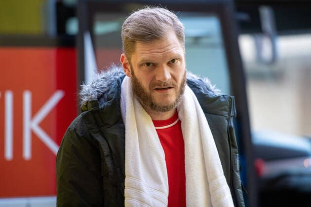 Johannes Bitter kommt in die Halle DHB - Lehrgang zur Vorbereitung des Länderspiels gegen de Niederlande in der Ballhaus Arena Aschaffenburg Copyright: xVIADATAx xHolgerxJohnx Aschersleben Sachsen-Anhalt Deutschland