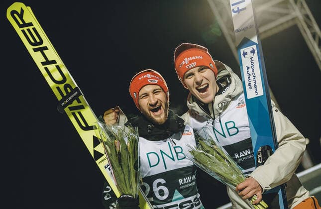 Bilder des Jahres 2020, Sport 03 März Sport Themen der Woche KW11 09.03.2020, Lysgards Schanze, Lillehammer, NOR, FIS Weltcup Skisprung, Raw Air, Lillehammer, Herren, Siegerehrung, im Bild Markus Eisenbichler (GER), Stephan Leyhe (GER) Gregor Schlierenzauer of Austria Stephan Leyhe of Germany during the winner ceremony for the 2nd Stage of the Raw Air Series of FIS Ski jumping, Skispringen, Ski, nordisch World Cup at the Lysgards Schanze in Lillehammer, Norway on 2020 03 09. Lillehammer *** 09 03 2020, Lysgards Ski Jump, Lillehammer, NOR, FIS World Cup Ski Jumping, Raw Air, Lillehammer, Men, Award ceremony, in the picture Markus Eisenbichler GER , Stephan Leyhe GER Gregor Schlierenzauer of Austria Stephan Leyhe of Germany during the winner ceremony for the 2nd Stage of the Raw Air Series of FIS Ski Jumping World Cup at the Lysgards Ski Jumping World Cup in Lillehammer, Norway on 2020 03 09 Lillehammer  EP_fei  
