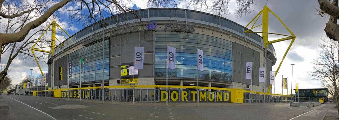 ARCHIVBILD Der Signal Iduna Park, Heimstaette von Borussia Dortmund Angst vor dem Coronavirus, fuer Fans bei dem Spiel am kommenden Wochenende BORUSSIA DORTMUND - FC SCHALKE 04 bleiben die Einlasstore geschlossen, das Spiel wird ohne Zuschauer ausgetragen Symbolbild zum Thema Coronavirus, Geisterspiele am 10.03.2020 in Dortmund Deutschland. *** ARCHIVBILD The Signal Iduna Park, home base of Borussia Dortmund Fear of the coronavirus, for fans at the game next weekend BORUSSIA DORTMUND FC SCHALKE 04 the entrance gates will be closed, the game will be played without spectators Symbolic picture on the topic of coronavirus, ghost games on 10 03 2020 in Dortmund Germany