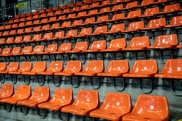 10.03.2020, Keine Sorgen Eisarena, Linz, AUT, EBEL, EHC Liwest Black Wings Linz vs EC KAC, alle Spiele der Viertel-Final-Serie sind nach Regierungserlass kurzfristig abgesagt worden, im Bild Leere Raenge in der Linz AG Eisarena the Erste Bank Eishockey League quarterfinal match between EHC Liwest Black Wings Linz and EC KAC is cancelled. Keine Sorgen Eisarena in Linz, Austria on 2020 03 10. Linz