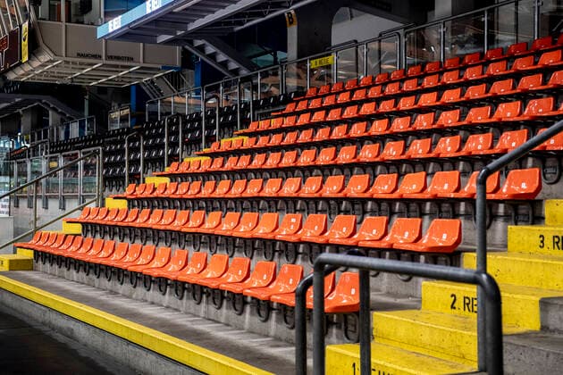 10.03.2020, Keine Sorgen Eisarena, Linz, AUT, EBEL, EHC Liwest Black Wings Linz vs EC KAC, alle Spiele der Viertel-Final-Serie sind nach Regierungserlass kurzfristig abgesagt worden, im Bild Leere Raenge in der Linz AG Eisarena the Erste Bank Eishockey League quarterfinal match between EHC Liwest Black Wings Linz and EC KAC is cancelled. Keine Sorgen Eisarena in Linz, Austria on 2020 03 10. Linz