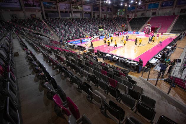 Bonn, Deutschland, 10.03.2020, Telekom Dome, Basketball, FIBA Champions League, Telekom Baskets Bonn vs AEK Athen: Das Spiel findet ohne Publikum statt aufgrund des Erlasses des Innenministeriums NRW. (