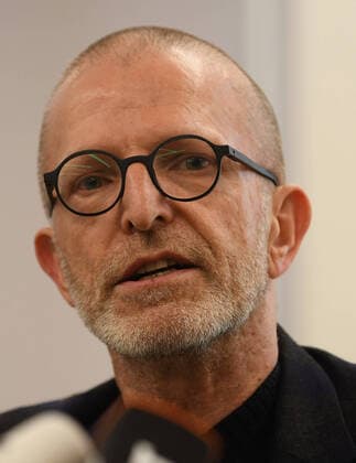 11.03.2020, xmhx, Fussball Pressekonferenz, Gesundheitsamt Frankfurt - zum EL Spiel in Frankfurt emspor, v.l. Stadtrat Stefan Majer (Gesundheitsdezernent der Stadt Frankfurt am Main) (DFL DFB REGULATIONS PROHIBIT ANY USE OF PHOTOGRAPHS as IMAGE SEQUENCES and or QUASI-VIDEO) Frankfurt am Main