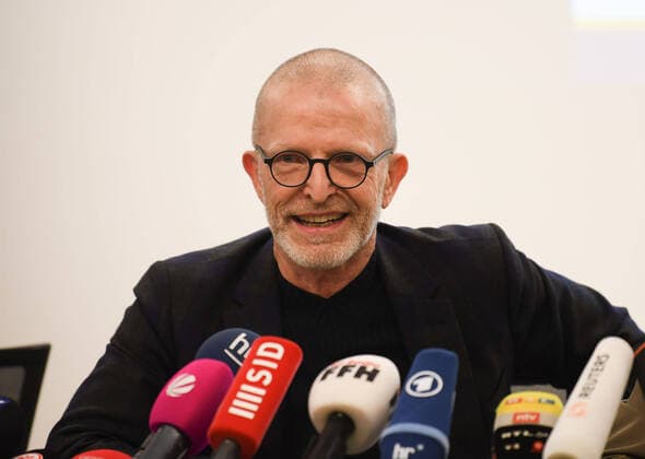 11.03.2020, xmhx, Fussball Pressekonferenz, Gesundheitsamt Frankfurt - zum EL Spiel in Frankfurt emspor, v.l. Stadtrat Stefan Majer (Gesundheitsdezernent der Stadt Frankfurt am Main) (DFL DFB REGULATIONS PROHIBIT ANY USE OF PHOTOGRAPHS as IMAGE SEQUENCES and or QUASI-VIDEO) Frankfurt am Main