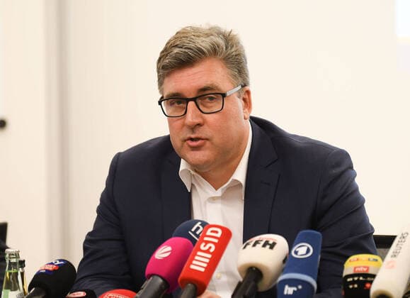 11.03.2020, xmhx, Fussball Pressekonferenz, Gesundheitsamt Frankfurt - zum EL Spiel in Frankfurt emspor, v.l. Axel Hellmann (Vorstandsmitglied Eintracht Frankfurt AG) (DFL DFB REGULATIONS PROHIBIT ANY USE OF PHOTOGRAPHS as IMAGE SEQUENCES and or QUASI-VIDEO) Frankfurt am Main