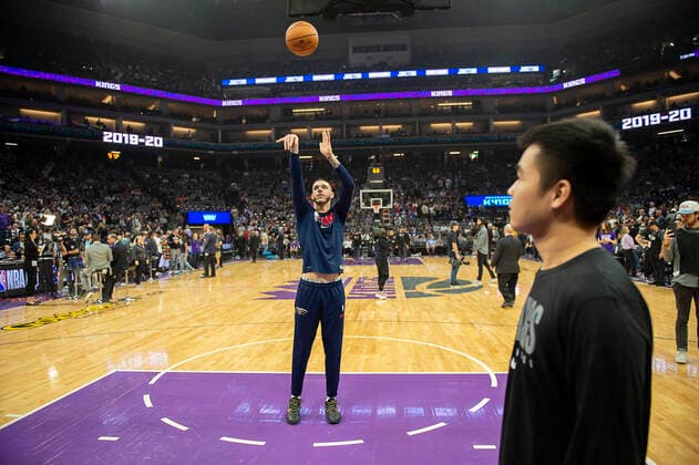 March 11, 2020, Sacramento, CA, USA: New Orleans Pelicans Lonzo Ball shoots ball at the Golden 1 Center on Wednesday, March 11, 2020 in Sacramento as the NBA, Basketball Herren, USA suspends season after JazzÃ¢â‚¬â ¢s Rudy Gobert tests positive for coronavirus. Sacramento USA - ZUMAj89_ 20200311_zaf_j89_009 Copyright: xPaulxKitagakixJr.x