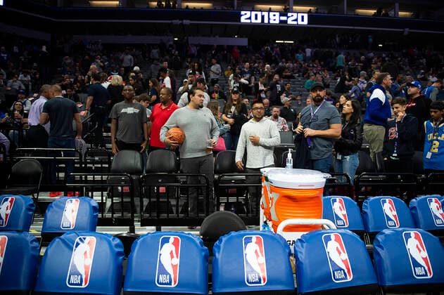 March 11, 2020, Sacramento, CA, USA: Sacramento Kings fans stand behind the Kings bench at Golden 1 Center on Wednesday, March 11, 2020 in Sacramento as the NBA, Basketball Herren, USA suspends season after JazzÃ¢â‚¬â ¢s Rudy Gobert tests positive for coronavirus. Sacramento USA - ZUMAj89_ 20200311_zaf_j89_011 Copyright: xPaulxKitagakixJr.x