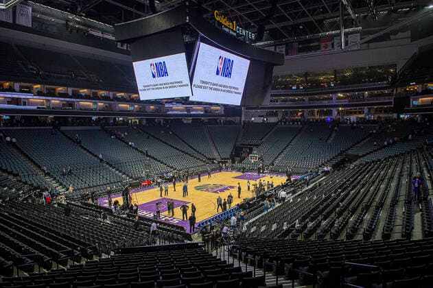March 11, 2020, Sacramento, CA, USA: The stadium empties after the NBA, Basketball Herren, USA suspends season after JazzÃ¢â‚¬â ¢s Rudy Gobert tests positive for coronavirus at the Golden 1 Center on Wednesday, March 11, 2020 in Sacramento. Sacramento USA - ZUMAj89_ 20200311_zaf_j89_013 Copyright: xPaulxKitagakixJr.x
