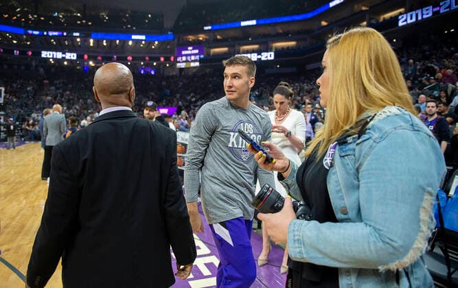 March 11, 2020, Sacramento, CA, USA: Sacramento Kings guard Bogdan Bogdanovic (8) leaves the court at the Golden 1 Center on Wednesday, March 11, 2020 in Sacramento after the NBA, Basketball Herren, USA suspends season after JazzÃ¢â‚¬â ¢s Rudy Gobert tests positive for coronavirus. Sacramento USA - ZUMAj89_ 20200311_zaf_j89_032 Copyright: xPaulxKitagakixJr.x