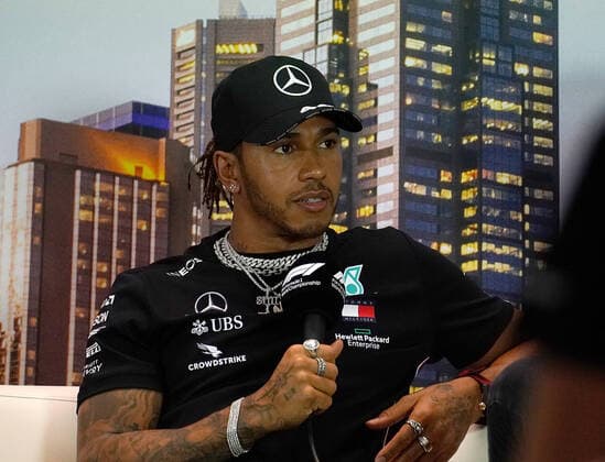 FORMULA 1 ROLEX AUSTRALIAN GRAND PRIX 2020 12.03.2020, Albert-Park, Melbourne, FORMULA 1 ROLEX AUSTRALIAN GRAND PRIX 2020 , im Bild FIA Pressekonferenz mit Lewis Hamilton (GB 44), Mercedes-AMG Petronas Motorsport mit neuem Schmuck an den Händen.