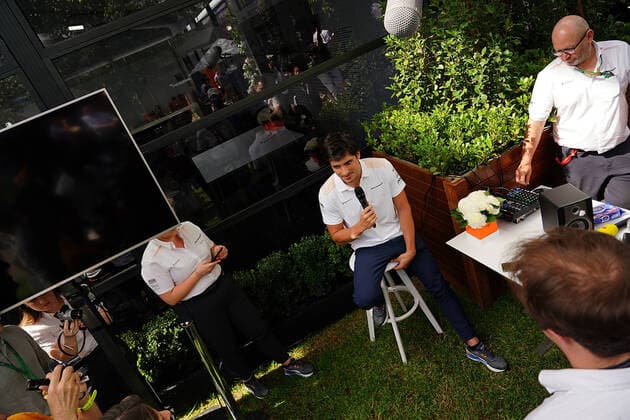 FORMULA 1 ROLEX AUSTRALIAN GRAND PRIX 2020 12.03.2020, Albert-Park, Melbourne, FORMULA 1 ROLEX AUSTRALIAN GRAND PRIX 2020 , im Bild Carlos Sainz Jr. (SPA 55), McLaren F1 Team stellt sich den Fragen der Journalisten.
