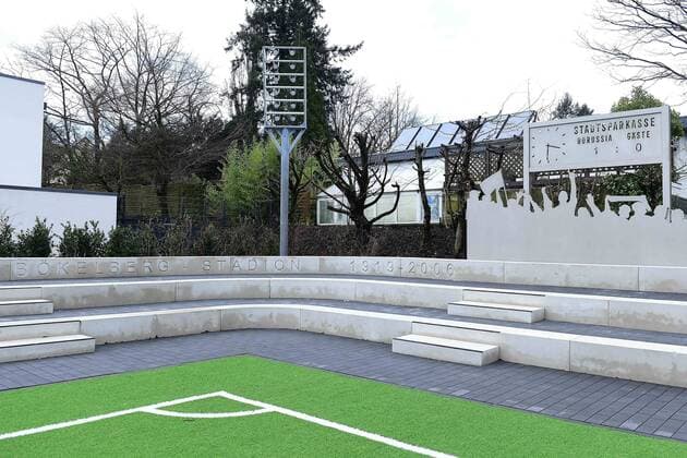 Erinnerungsort an das Bökelberg-Stadion am 11.03.2020 in Mönchengladbach Das Bökelbergstadion war ein Fußballstadion in der nordrhein-westfälischen Stadt Mönchengladbach. Es war bis zum Ende der Bundesliga-Saison 2003 04 die Heimspielstätte des Fußballvereins Borussia Mönchengladbach.