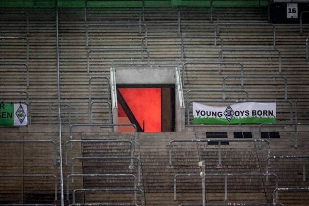 Mönchengladbach, Germany, Borussiapark, 11.03.2020: Fans of Moenchengladbach ignite begalian fire outside the stadium, empty seats and empty stadium because of the coronavirus during the Bundesliga match Borussia Mönchengladbach vs. 1.FC Köln in the season 2019 2020 (Geisterspiel, ghost game, coronavirus) DFL regulations prohibit any use of photographs as image sequences and or quasi-video. *** Mönchengladbach, Germany, Borussiapark, 11 03 2020 Fans of Moenchengladbach ignite begalian fire outside the stadium, empty seats and empty stadium because of the coronavirus during the Bundesliga match Borussia Mönchengladbach vs 1 FC Köln in the season 2019 2020 Ghost game, ghost game, coronavirus DFL regulations prohibit any use of photographs as image sequences and or quasi video