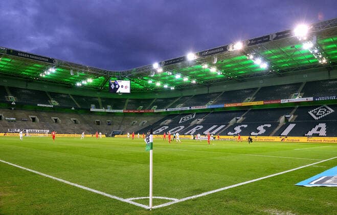Fussball, Bundesliga, Deutschland, Herren, Saison 2019 2020, 21. Spieltag, Borussia Park Mönchengladbach, Bor. Mönchengladbach, BMG (weiss) - 1. FC Köln (rot) 2:1; 1. Bundesligaspiel vor leeren Rängen. Feature, Symbol, Symbolbild, Übersicht, Geisterspiel, Corona, Coronavirus. DFL DFB REGULATIONS PROHIBIT ANY USE OF PHOTOGRAPHS AS IMAGE SEQUENCES AND OR QUASI-VIDEO. *** Football, Bundesliga, Germany, Men, Season 2019 2020, 21 Matchday, Borussia Park Mönchengladbach, Bor Mönchengladbach, BMG white 1 FC Köln red 2 1 1 Bundesliga game in front of empty stands Feature, Symbol, Symbol image, Overview, Ghost game, Corona, Coronavirus DFL DFB REGULATIONS PROHIBIT ANY USE OF PHOTOGRAPHS AS IMAGE SEQUENCES AND OR QUASI VIDEO