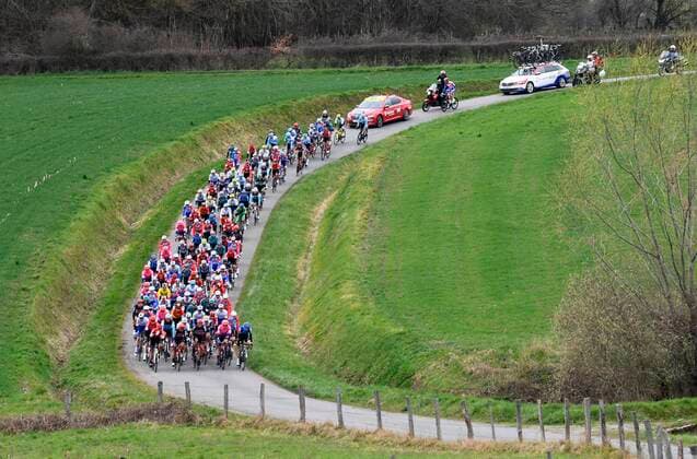 Bilder des Jahres 2020, Sport 03 März Sport Themen der Woche KW11 Sport Bilder des Tages LA COTE-SAINT-ANDRE, FRANCE - MARCH 12 : Illustration picture of the peloton during stage 5 of the 78th edition of the Paris - Nice cycling race, a stage of 227km with start in Gannat and finish in La Cote-Saint-Andre on March 12, 2020 in La Cote-Saint-Andre, France, 12 03 2020 CYCLISME : Paris-Nice - 5eme etape - 12 03 2020 Photonews Panoramic 