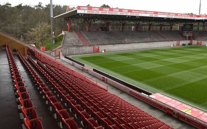 Fussball, Herren, Saison 2019 2020, 1. Bundesliga, 1. FC Union Berlin, Blick ins leere Stadion An der Alten Försterei, Haupttribüne und Waldseite, 12.03. 2020, *** Football, men, season 2019 2020, 1 Bundesliga, 1 FC Union Berlin, view into the empty stadium An der Alten Försterei, main stand and forest side, 12 03 2020, Copyright: xMatthiasxKochx