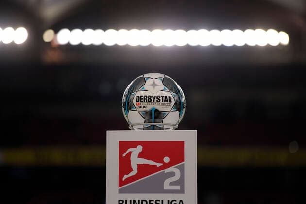 09.03.2020, Fussball 2. Bundesliga 2019 2020, 25. Spieltag, VfB Stuttgart - Arminia Bielefeld, in der Mercedes-Benz Arena in Stuttgart, Der Spielball liegt auf der Stele bereit. ***DFL and DFB regulations prohibit any use of photographs as image sequences and or quasi-video.*** *** 09 03 2020, Football 2 Bundesliga 2019 2020, 25 matchday, VfB Stuttgart Arminia Bielefeld, in the Mercedes Benz Arena in Stuttgart, The match ball is ready on the stele DFL and DFB regulations prohibit any use of photographs as image sequences and or quasi video