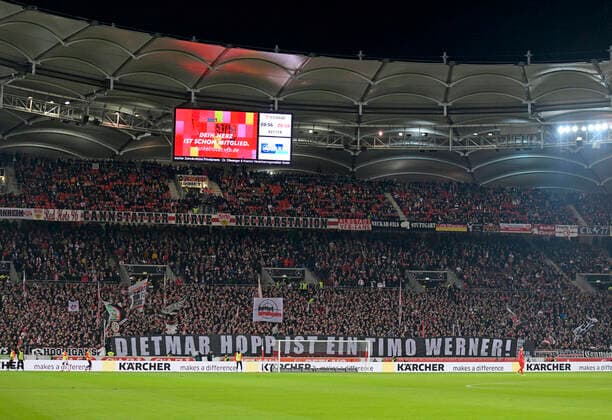 Fußball, Stadiongeschichte VfB Stuttgart 09.03.2020, Fussball 2. Bundesliga 2019 2020, 25. Spieltag, VfB Stuttgart - Arminia Bielefeld, in der Mercedes-Benz Arena in Stuttgart, Stuttgarter Fankurve: Dietmar Hopp ist ein Timo Werner