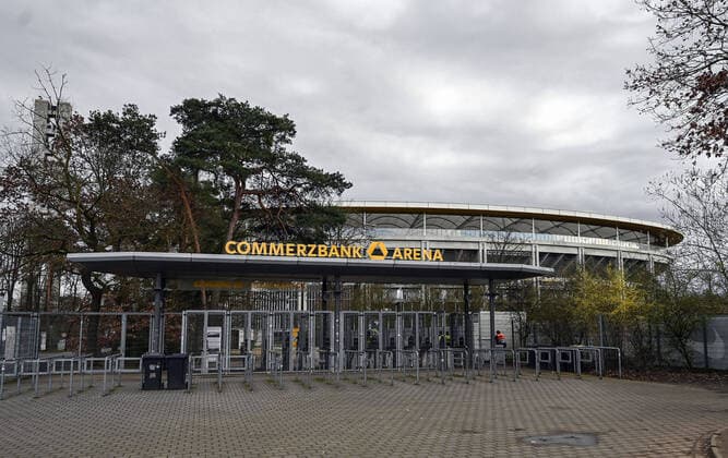 12.03.2020, xjhx, Fussball UEFA Europa League, Eintracht Frankfurt - FC Basel emspor, v.l. Stadion von aussen aussenansicht, geschlossen, ohne Zuschauer fans abgesperrt ausgeschlossen Zuschauerausschluss, corona (DFL DFB REGULATIONS PROHIBIT ANY USE OF PHOTOGRAPHS as IMAGE SEQUENCES and or QUASI-VIDEO) Frankfurt am Main