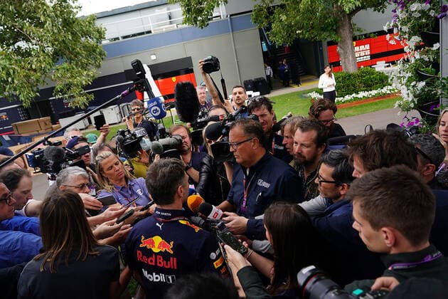 FORMULA 1 ROLEX AUSTRALIAN GRAND PRIX 2020 13.03.2020, Albert-Park, Melbourne, FORMULA 1 ROLEX AUSTRALIAN GRAND PRIX 2020 , im Bild Das Rennen in Melbourne ist abgesagt worden, Grund die Ausbreitung des Coronavirus (COVID-19) Christian Horner (Red Bull Racing) spricht mit den Medien über die Absage.