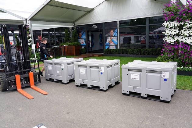 FORMULA 1 ROLEX AUSTRALIAN GRAND PRIX 2020 13.03.2020, Albert-Park, Melbourne, FORMULA 1 ROLEX AUSTRALIAN GRAND PRIX 2020 , im Bild Das Rennen in Melbourne ist abgesagt worden, Grund die Ausbreitung des Coronavirus (COVID-19) Die Teams packen das Equipment für den Abtransport zusammen.
