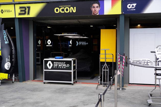FORMULA 1 ROLEX AUSTRALIAN GRAND PRIX 2020 13.03.2020, Albert-Park, Melbourne, FORMULA 1 ROLEX AUSTRALIAN GRAND PRIX 2020 , im Bild Das Rennen in Melbourne ist abgesagt worden, Grund die Ausbreitung des Coronavirus (COVID-19) Die Teams packen das Equipment für den Abtransport zusammen.
