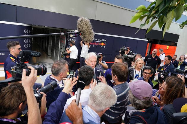 FORMULA 1 ROLEX AUSTRALIAN GRAND PRIX 2020 13.03.2020, Albert-Park, Melbourne, FORMULA 1 ROLEX AUSTRALIAN GRAND PRIX 2020 , im Bild Das Rennen in Melbourne ist abgesagt worden, Grund die Ausbreitung des Coronavirus (COVID-19) Dr.Helmut Marko (Red Bull Racing) spricht zu den Journalisten.