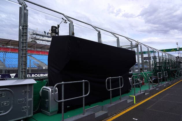 FORMULA 1 ROLEX AUSTRALIAN GRAND PRIX 2020 13.03.2020, Albert-Park, Melbourne, FORMULA 1 ROLEX AUSTRALIAN GRAND PRIX 2020 , im Bild Das Rennen in Melbourne ist abgesagt worden, Grund die Ausbreitung des Coronavirus (COVID-19) Die Boxengasse ist leer,der Kommandostand von Mercedes ist verhüllt